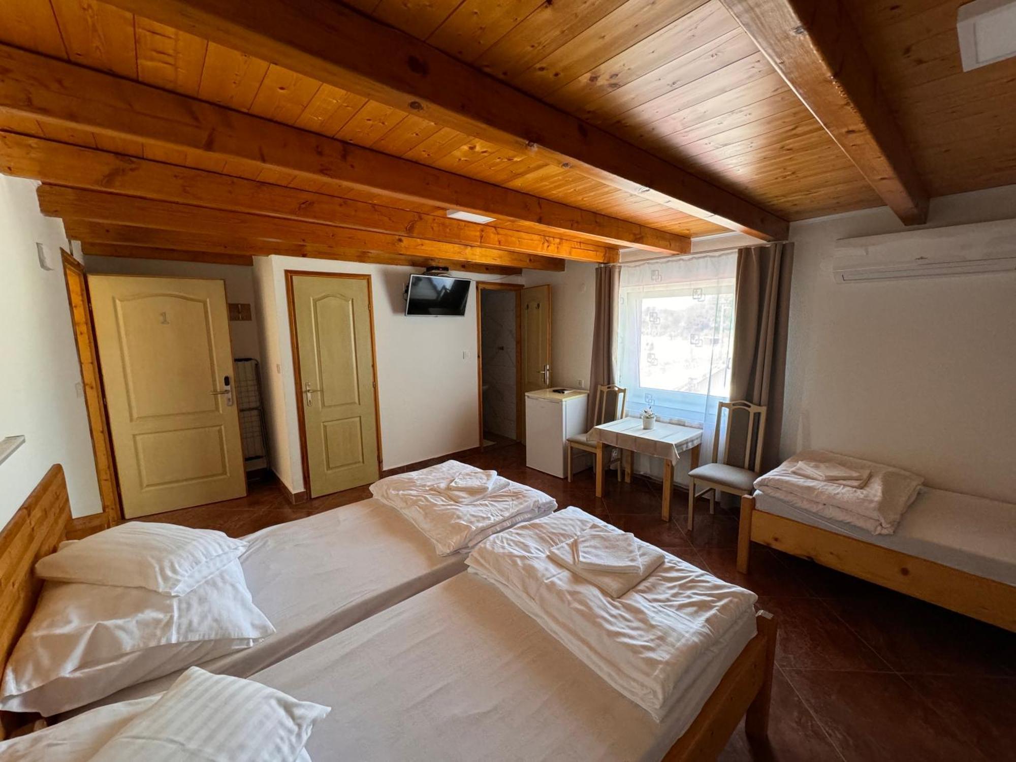 KarcagFuerdo Panzio住宿加早餐旅馆 外观 照片